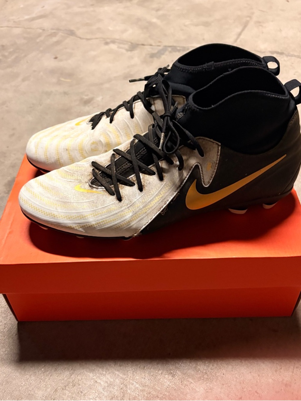 Nike Phantom Luna Soccer Cleats Mens Size 13